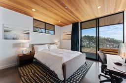 Oasis Harborfront Eagle - Image 4