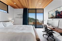 Oasis Harborfront Eagle - Image 2