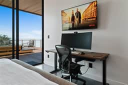 Oasis Harborfront Eagle - Image 3