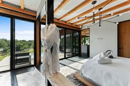 Tranquil Cottage Harborcove Bungalow - Image 4