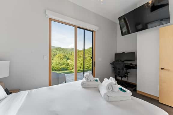 Tide Harborview - Image 1