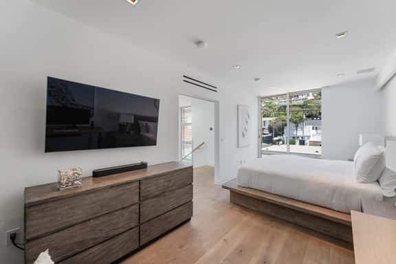 Luxe Lowlands Stunning - Image 1