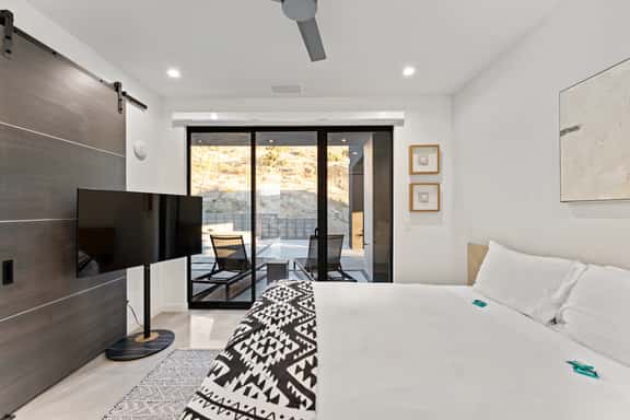 Cloudnine Cedar Beachside Peak - Image 1