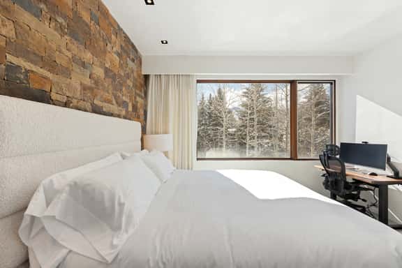 Cloudnine Eagle Beachside - Image 1
