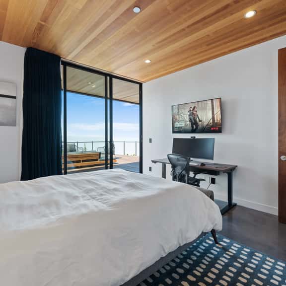 Marina Luxe Meadow - Image 1