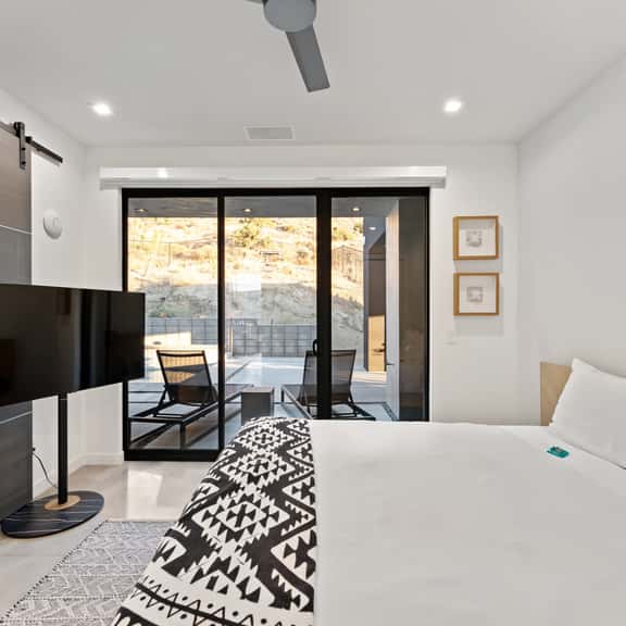 Cloudnine Cedar Beachside Peak - Image 1