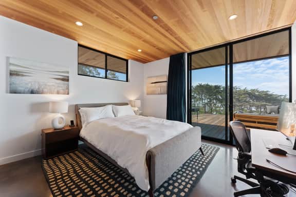 Oasis Harborfront Eagle - Image 4