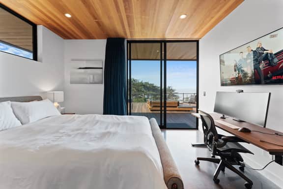 Oasis Harborfront Eagle - Image 2