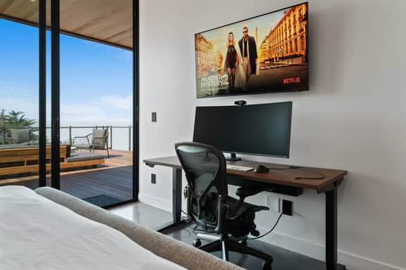 Oasis Harborfront Eagle - Image 3