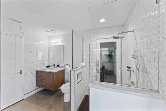 Hideout Eagle Harborview Chic - Image 4
