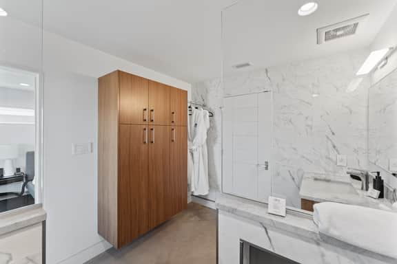 Hideout Eagle Harborview Chic - Image 3