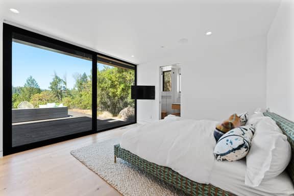 Tranquil Cottage Harborcove Bungalow - Image 5