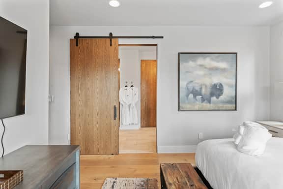 Pines Manor Birch - Image 3