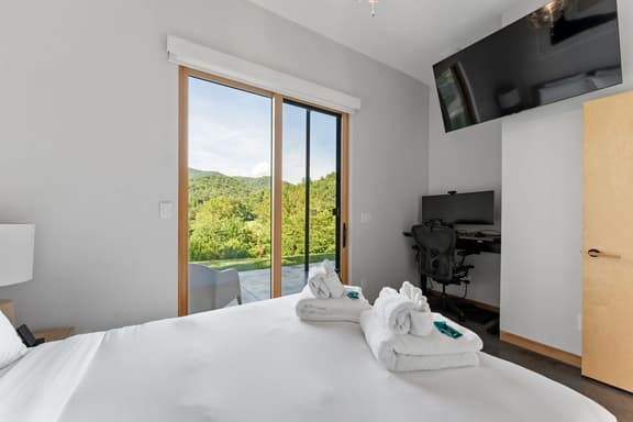 Tide Harborview - Image 1
