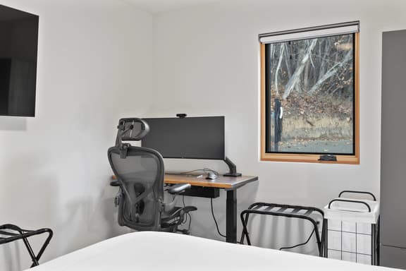 Landing Hideaway Nook - Image 1