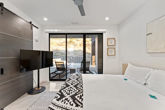 Cloudnine Cedar Beachside Peak - Image 1
